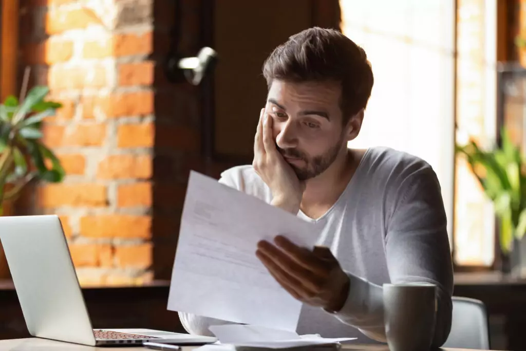 V případě, kdy je člověk v registru dlužníků, nezíská úvěr od banky.