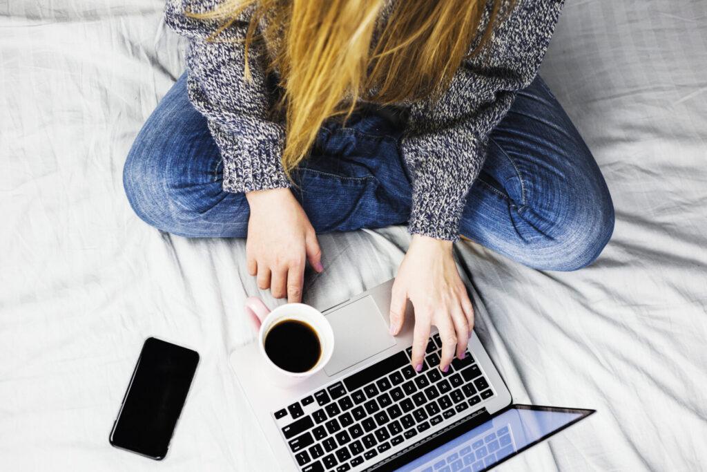 Rychlá půjčka bez doložení příjmu pomůže získat peníze i rodičům na mateřské, studentům či důchodcům.